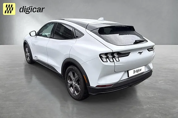 Ford Mustang Mach-E 2022 photo 2