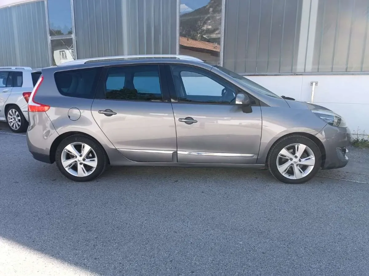 Renault Scenic 2013 photo 2