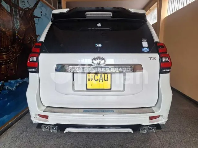 Toyota Land Cruiser Prado 2017 photo 2