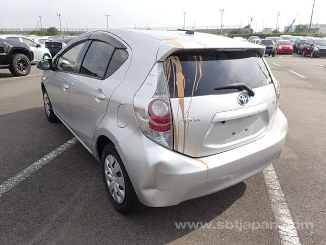 Toyota Aqua 2013 photo 3