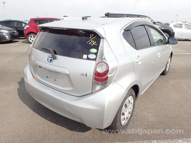 Toyota Aqua 2013 photo 4