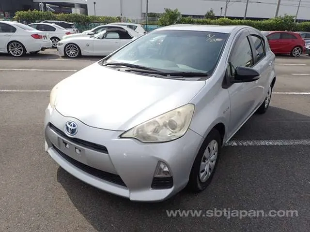 Toyota Aqua 2013 photo 2
