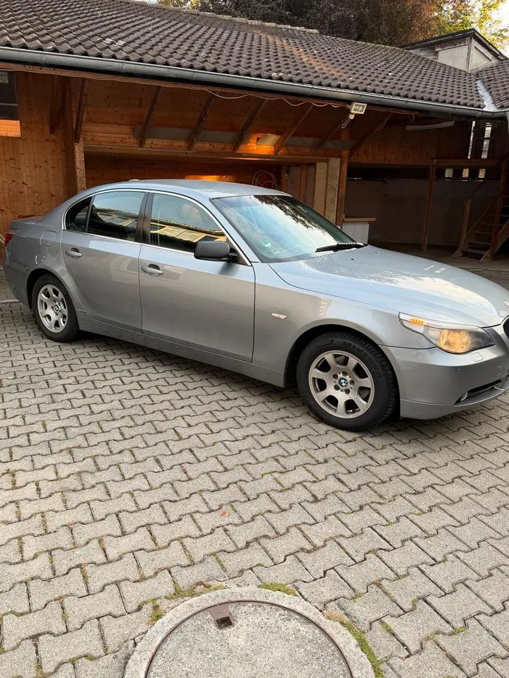 BMW 520I