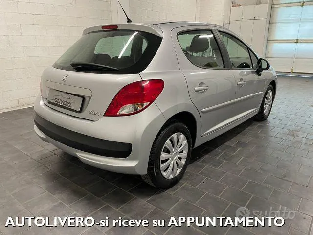 Peugeot 207 2014 photo 3