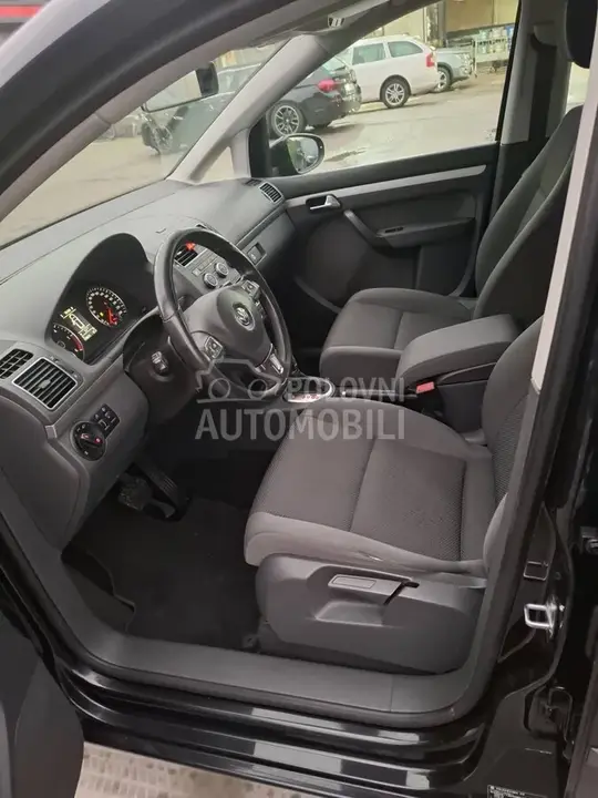 Volkswagen Touran 2012 photo 2