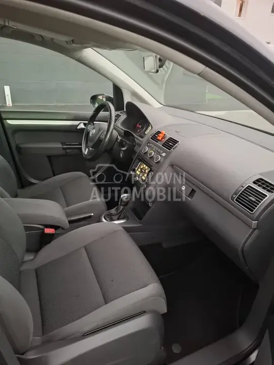 Volkswagen Touran 2012 photo 3
