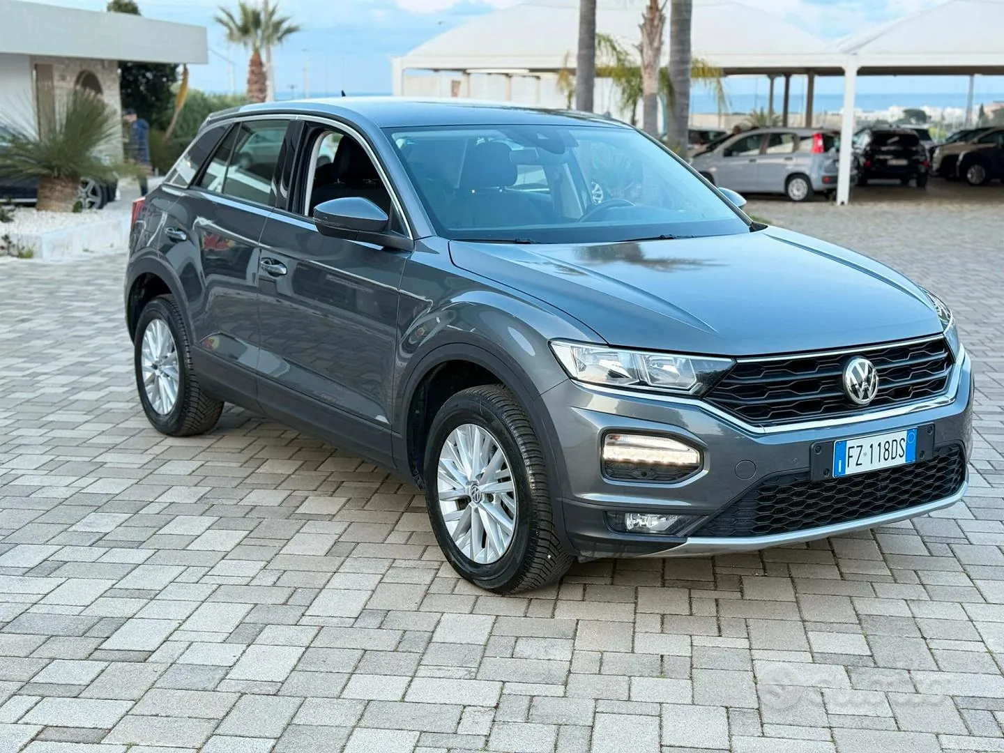 Volkswagen T-Roc 2019 photo 2