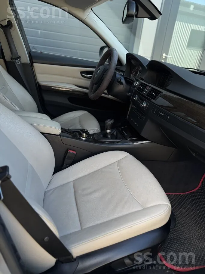 BMW 318 2011 photo 5