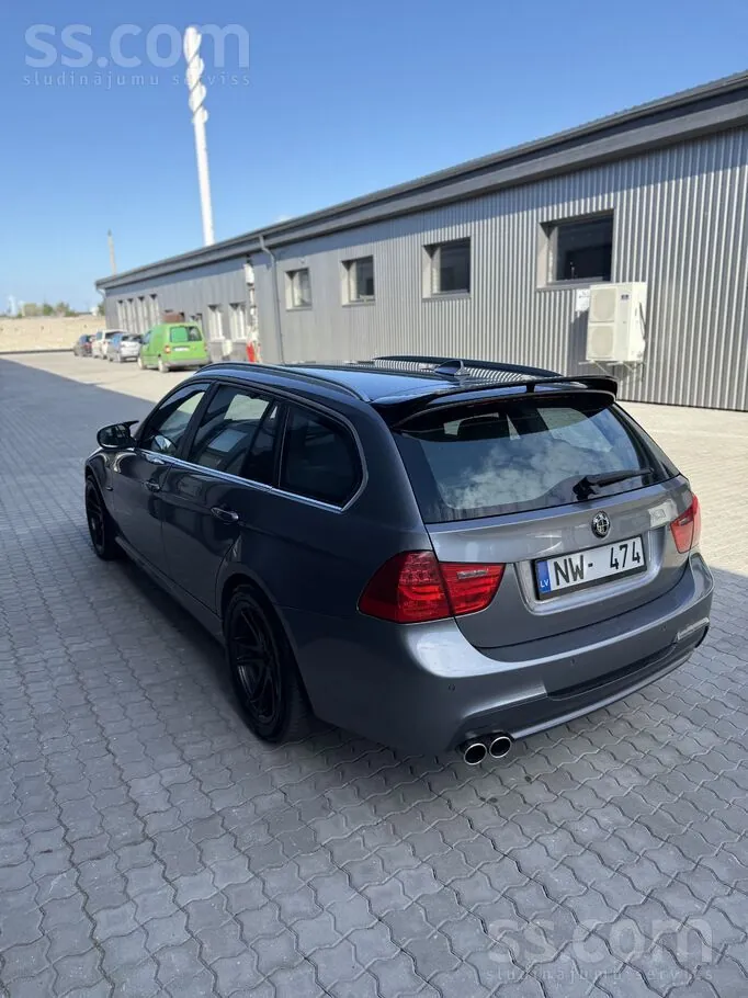 BMW 318 2011 photo 3