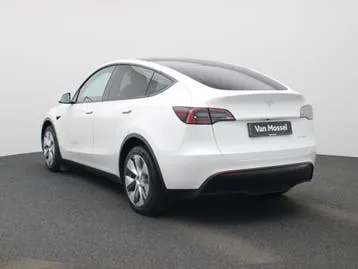 Tesla Model Y 2023 photo 2