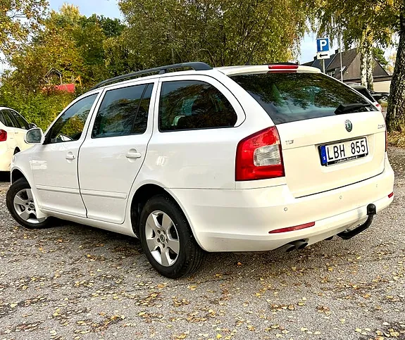 Skoda Octavia 2011 photo 4