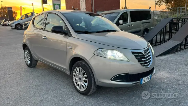 Lancia Ypsilon