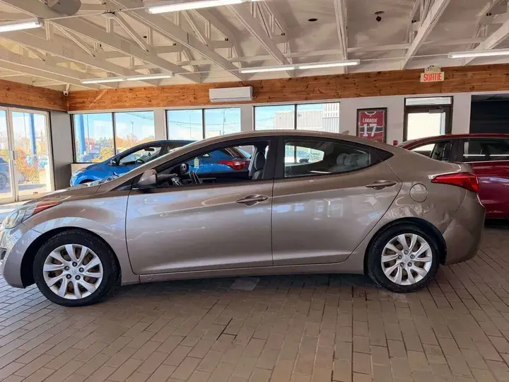 Hyundai Elantra 2013 photo 2