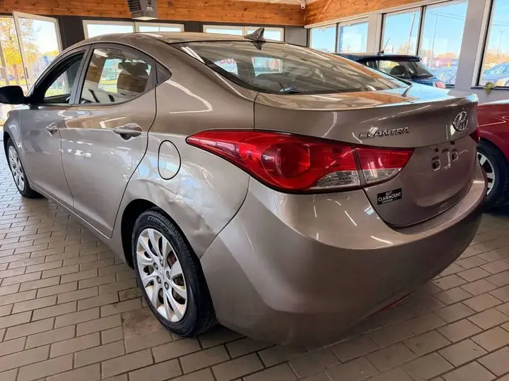 Hyundai Elantra 2013 photo 3