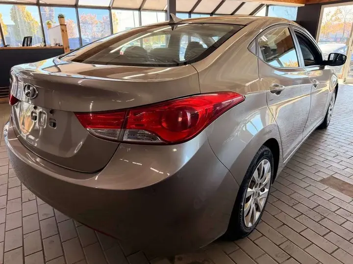 Hyundai Elantra 2013 photo 5
