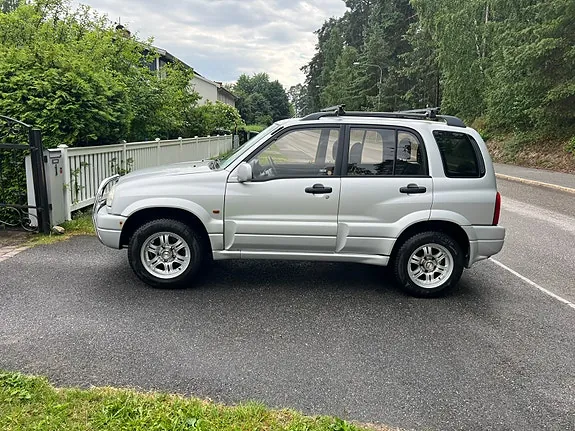 Suzuki Grand Vitara 2004 photo 2