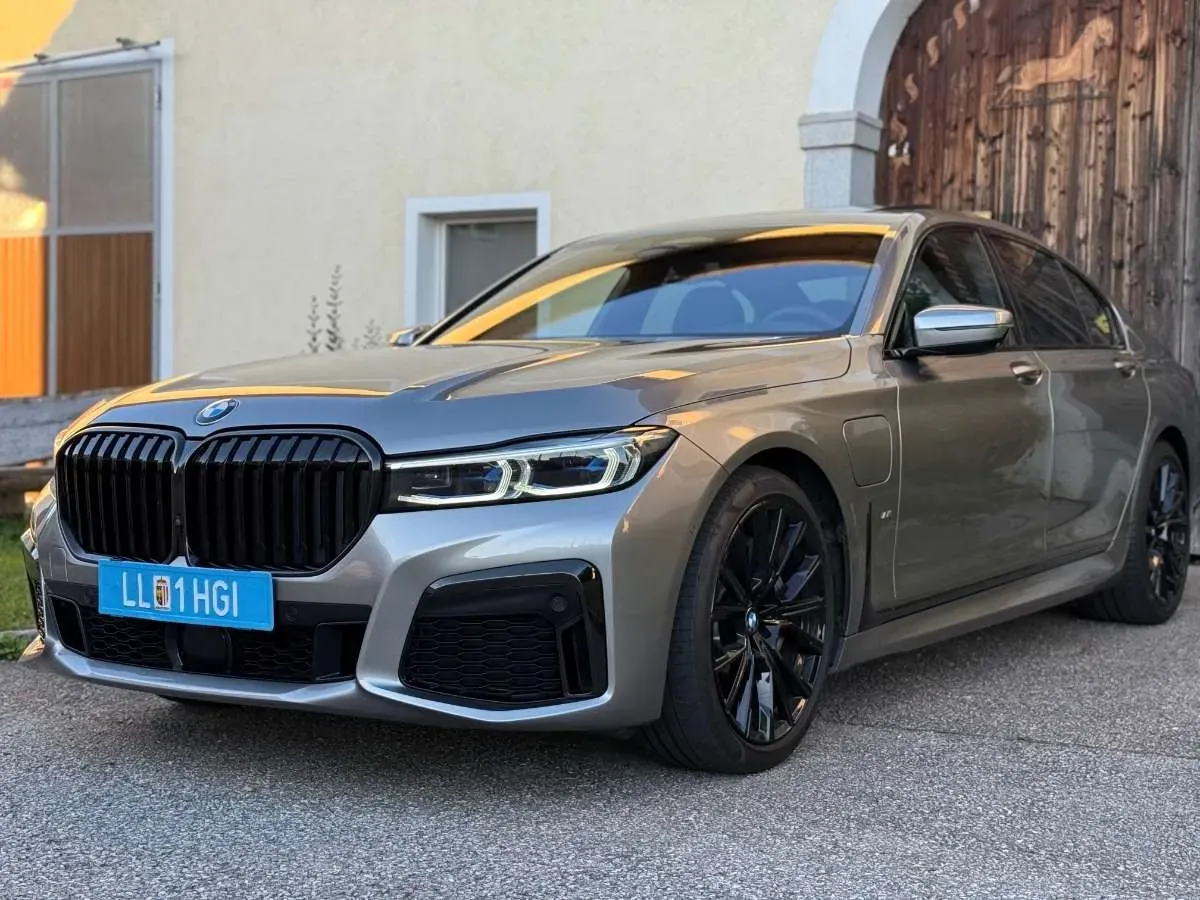 BMW 7 Series 2019 photo 2