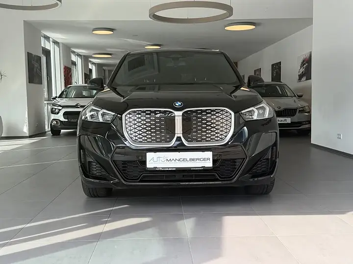 BMW Ix1 2025 photo 2