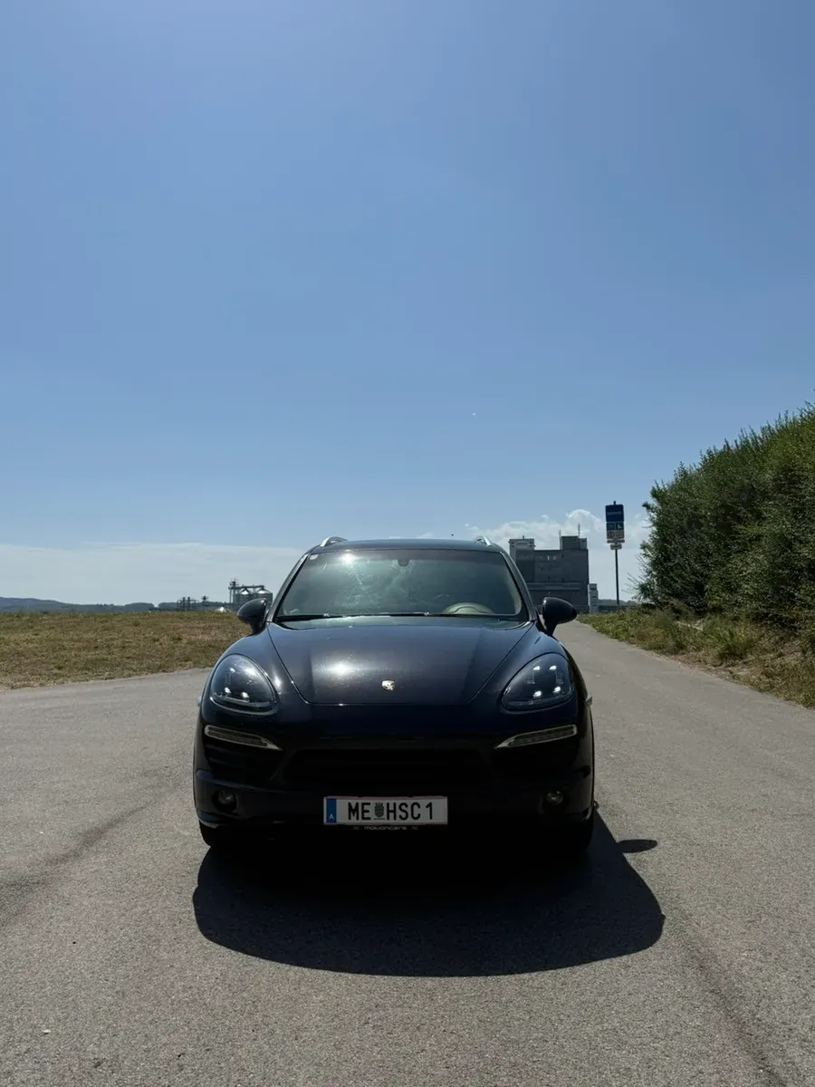 Porsche Cayenne 2013 photo 2