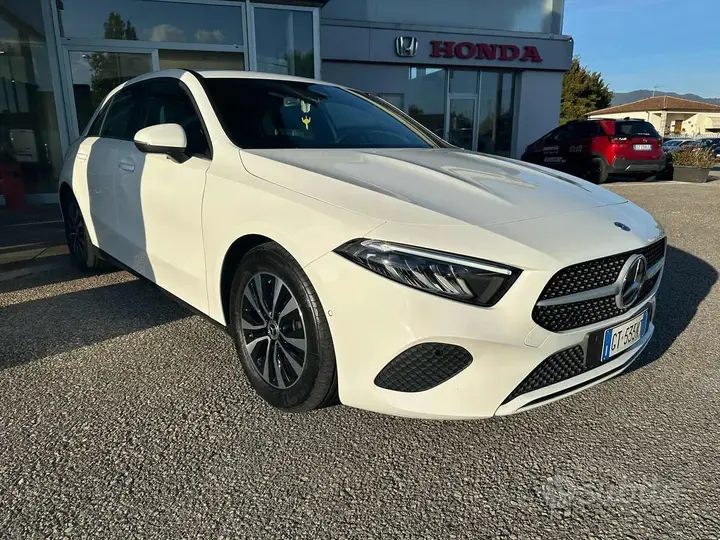 Mercedes-Benz A 180 2024 photo 2