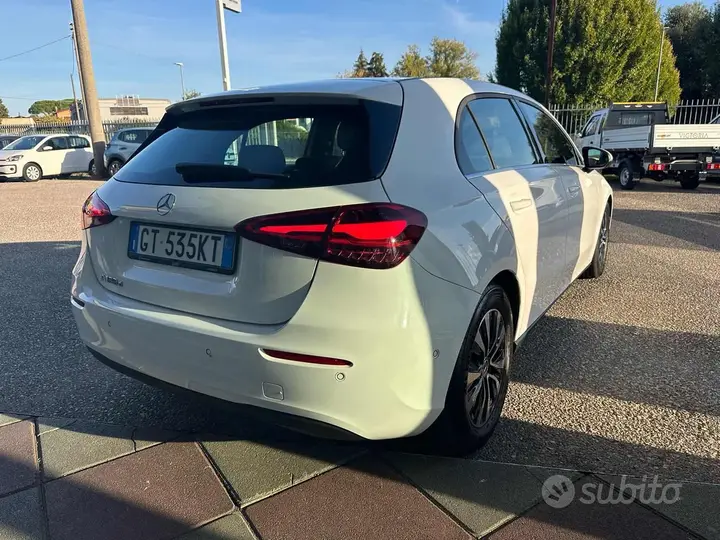 Mercedes-Benz A 180 2024 photo 3