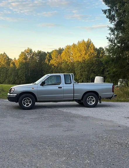 Nissan Navara 2001 photo 2