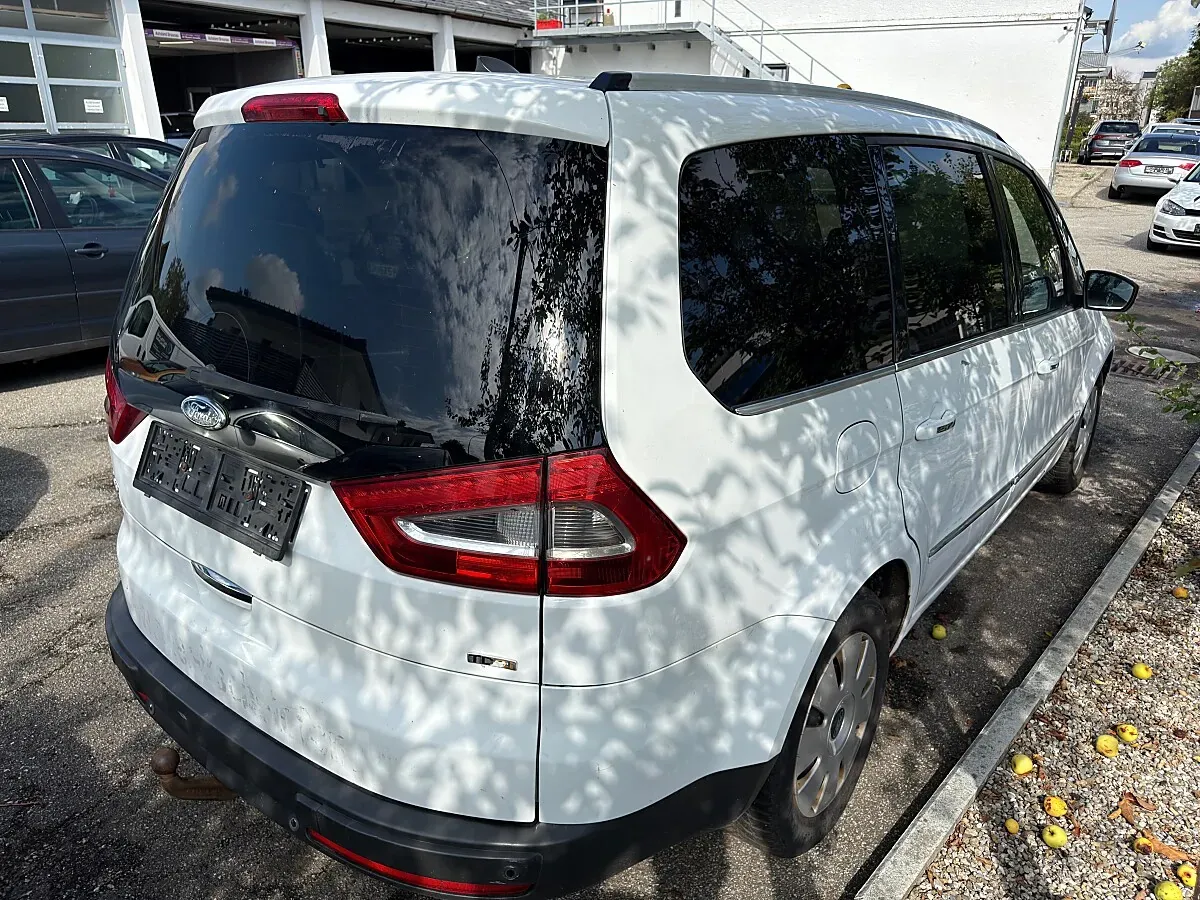 Ford Galaxy 2010 photo 3