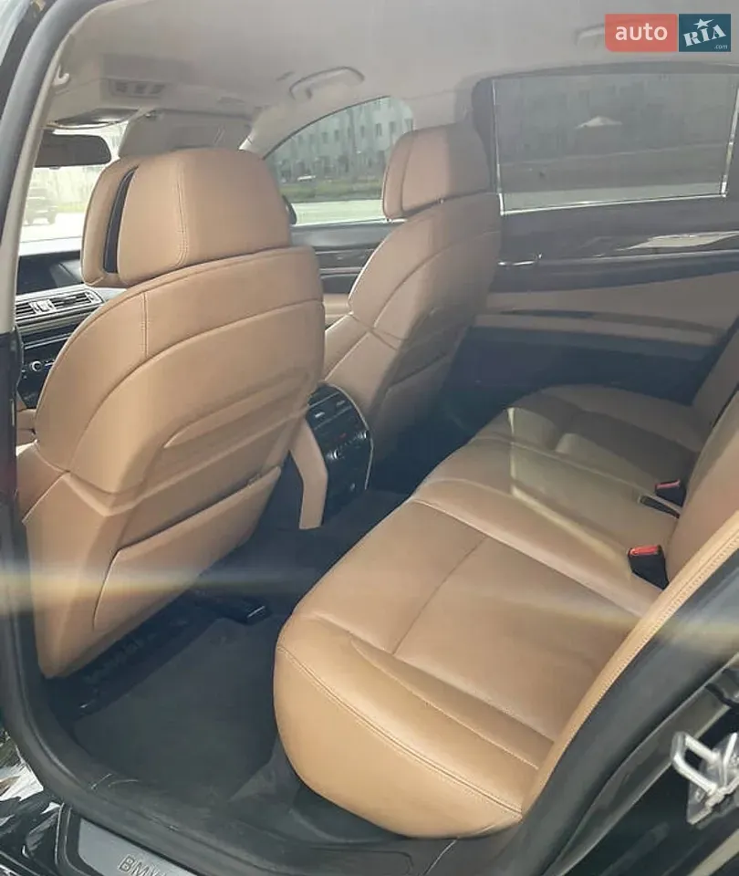 BMW 7 Series 2011 photo 3