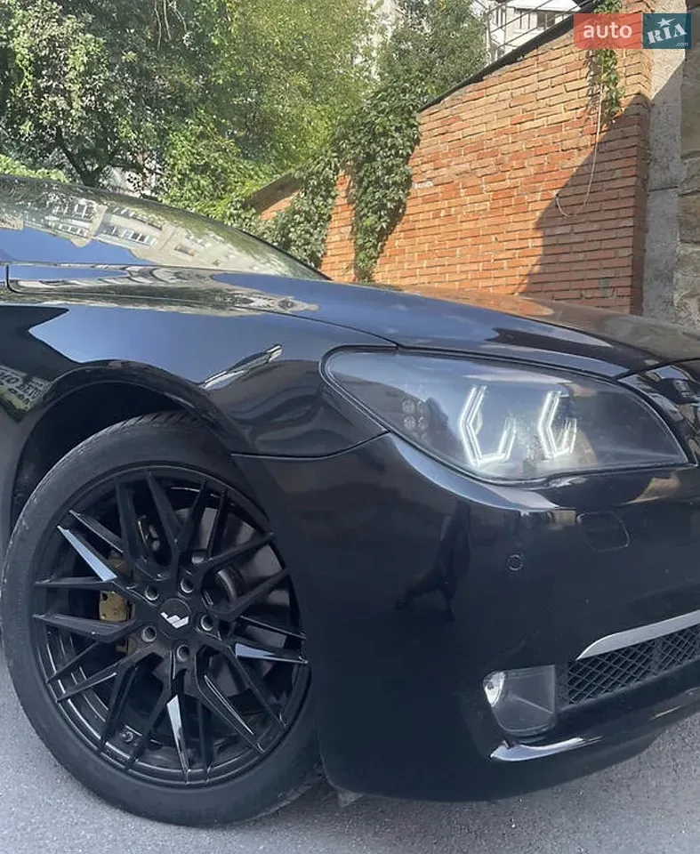 BMW 7 Series 2011 photo 4