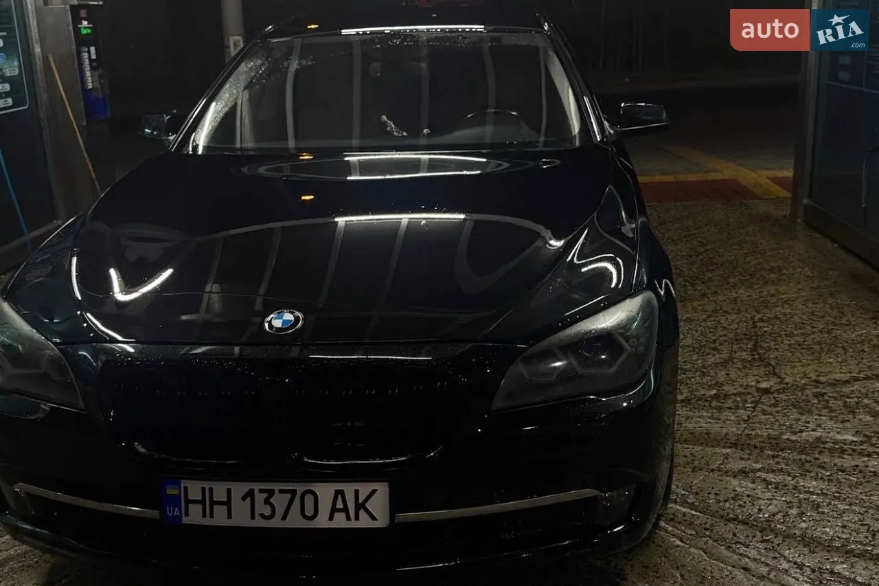 BMW 7 Series 2011 photo 2