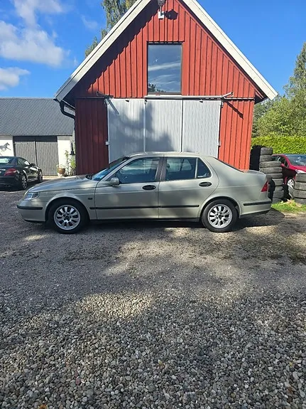 Saab 9-5 2005 photo 2