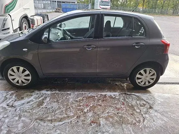 Toyota Yaris 2007 photo 2