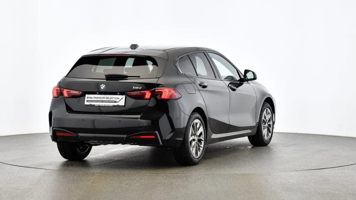 BMW 1 Series 2024 photo 3