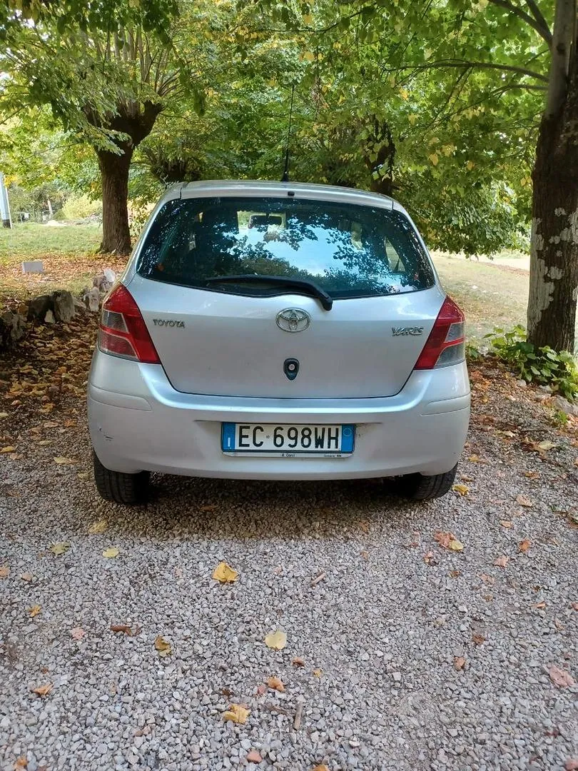 Toyota Yaris 2010 photo 5