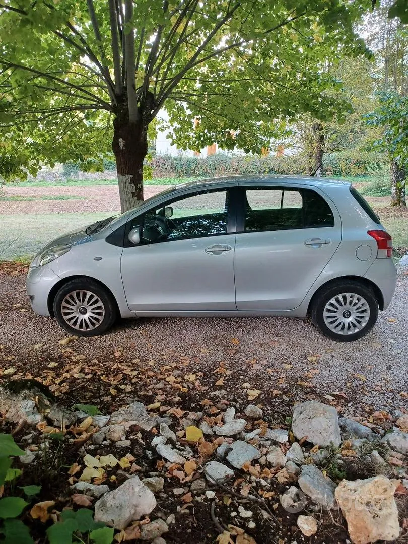 Toyota Yaris 2010 photo 4
