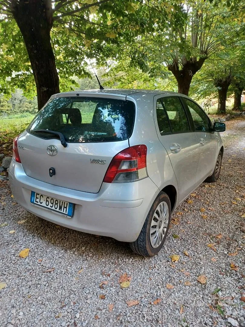 Toyota Yaris 2010 photo 3