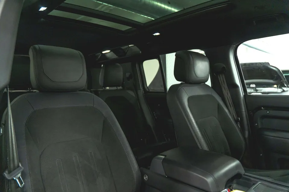 Land Rover Defender 2023 photo 3