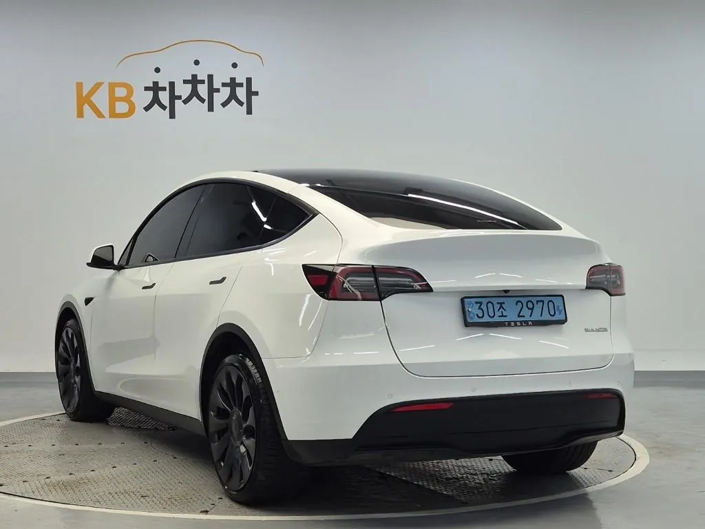 Tesla Model Y 2022 photo 2