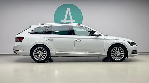 Skoda Superb 2023 photo 3