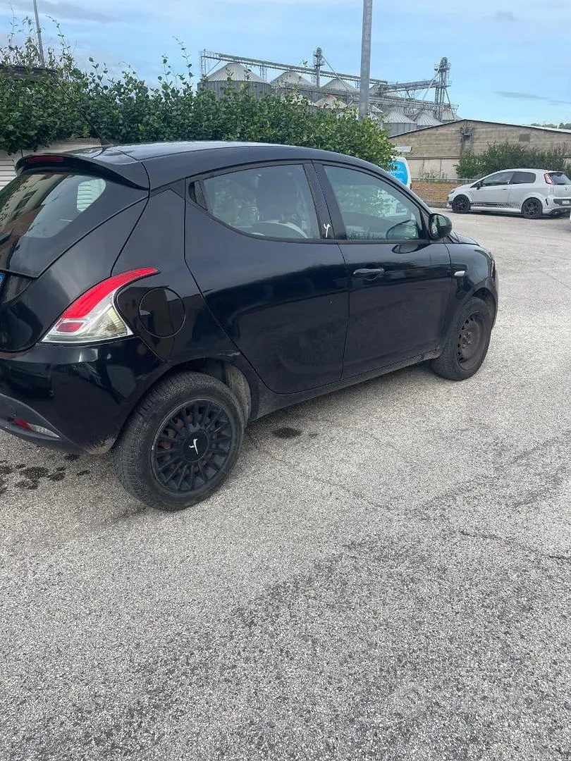 Lancia Ypsilon 2015 photo 4