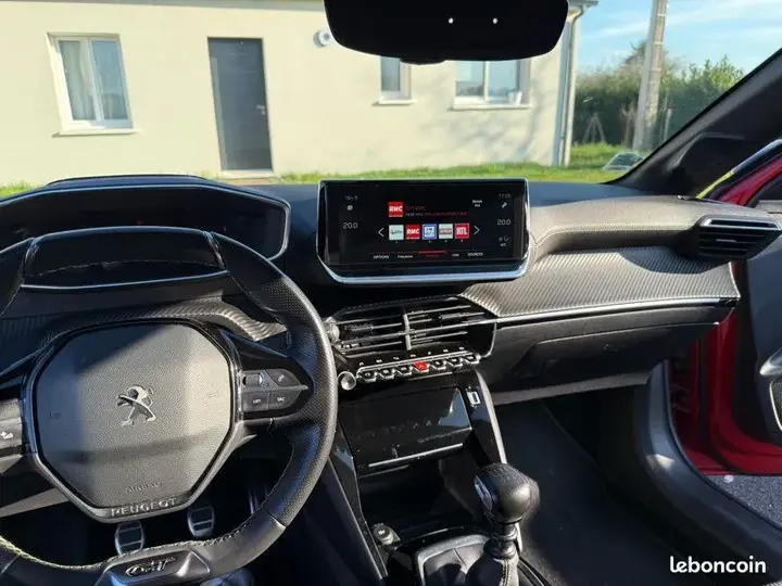Peugeot 208 2021 photo 3