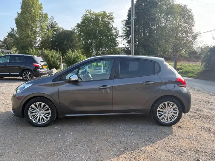 Peugeot 208 2019 photo 5