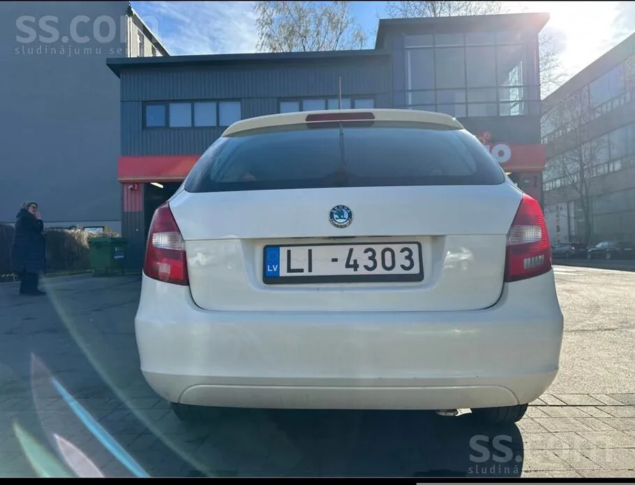 Skoda Fabia 2013 photo 4