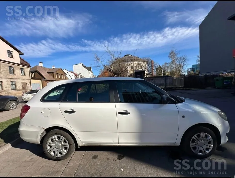 Skoda Fabia 2013 photo 3