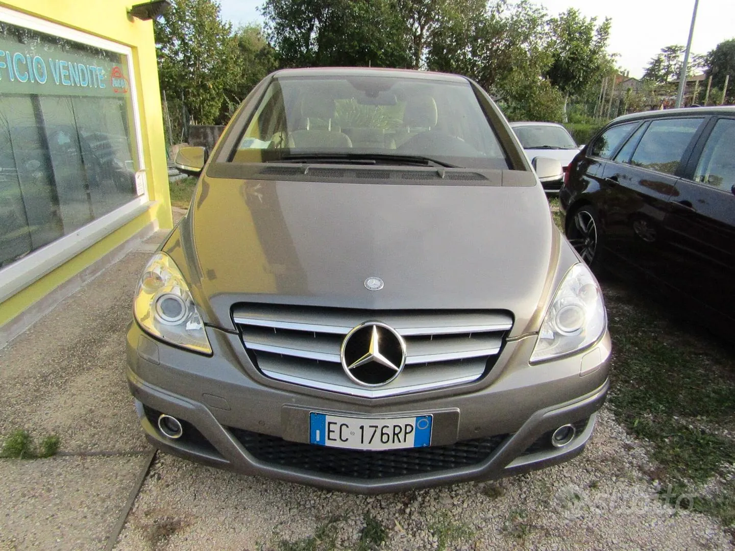 Mercedes-Benz B 180 2010 photo 3