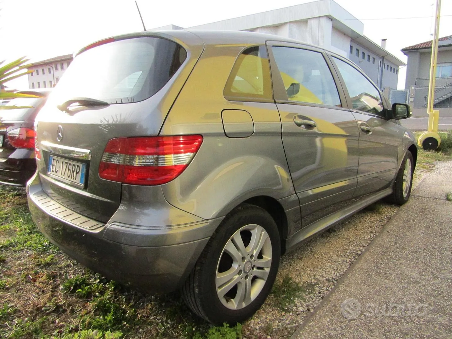 Mercedes-Benz B 180 2010 photo 4