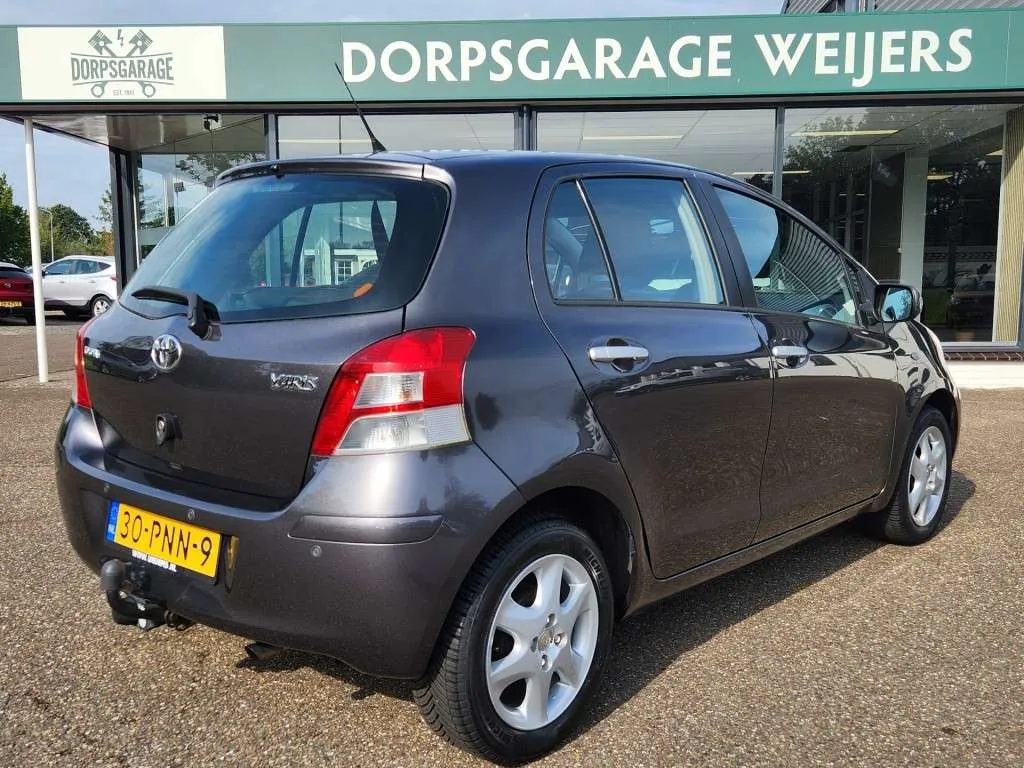 Toyota Yaris 2011 photo 2