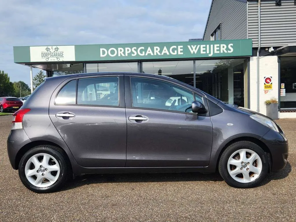 Toyota Yaris 2011 photo 5