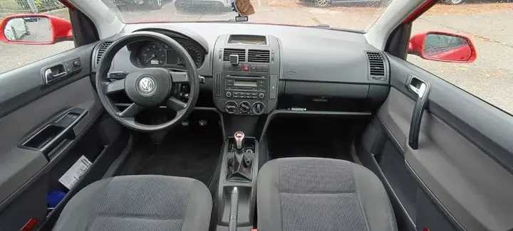 Volkswagen Polo 2006 photo 2