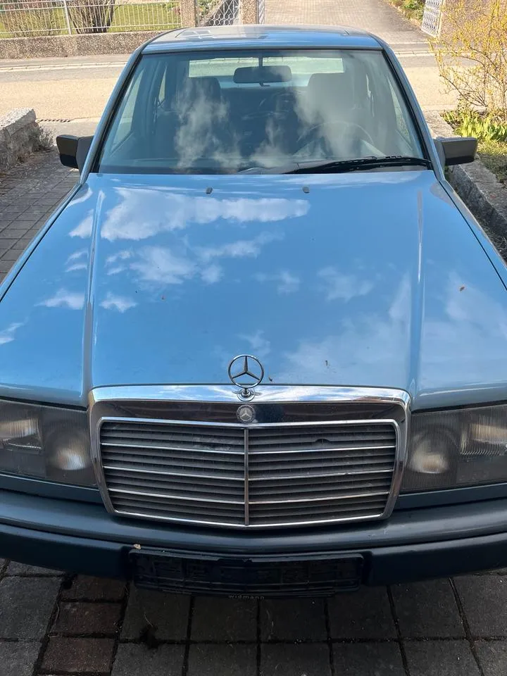 Mercedes-Benz 230 E